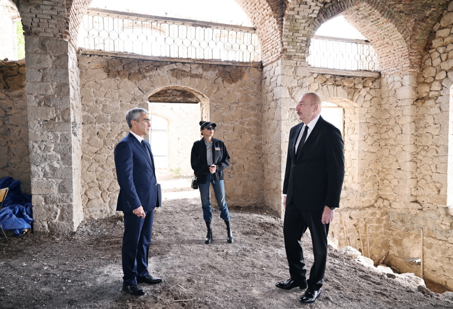 Präsident Ilham Aliyev inspiziert Restaurierungsarbeiten an der Chol-Gala-Moschee in Schuscha AKTUALISIERT VIDEO